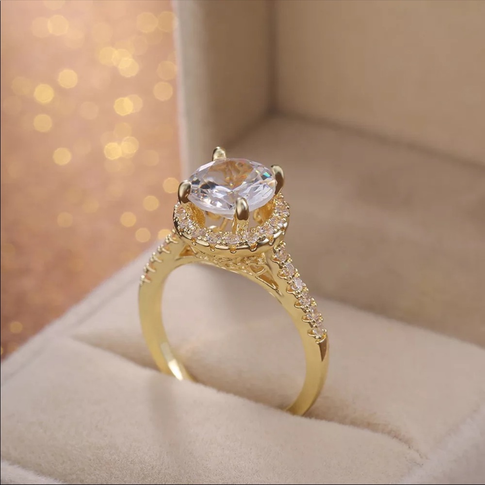 New Women’s Yellow Gold Gorgeous Wedding Ring - Picture 6 of 6